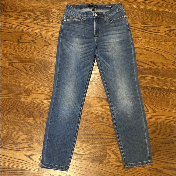 NWOT Judy blue relaxed fit jeans size 27 medium wash - Picture 2 of 8